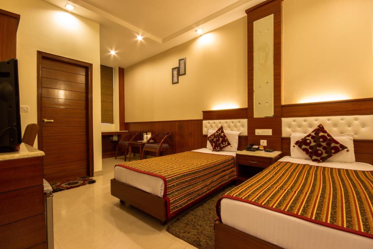 Hotel Aster Inn New Delhi Εξωτερικό φωτογραφία