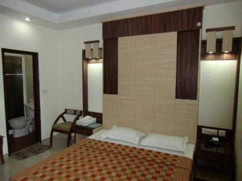Hotel Aster Inn New Delhi Εξωτερικό φωτογραφία